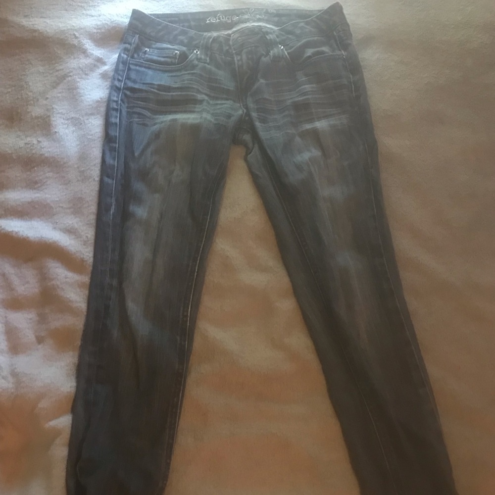 Refugee dark blue jeans with grey tones